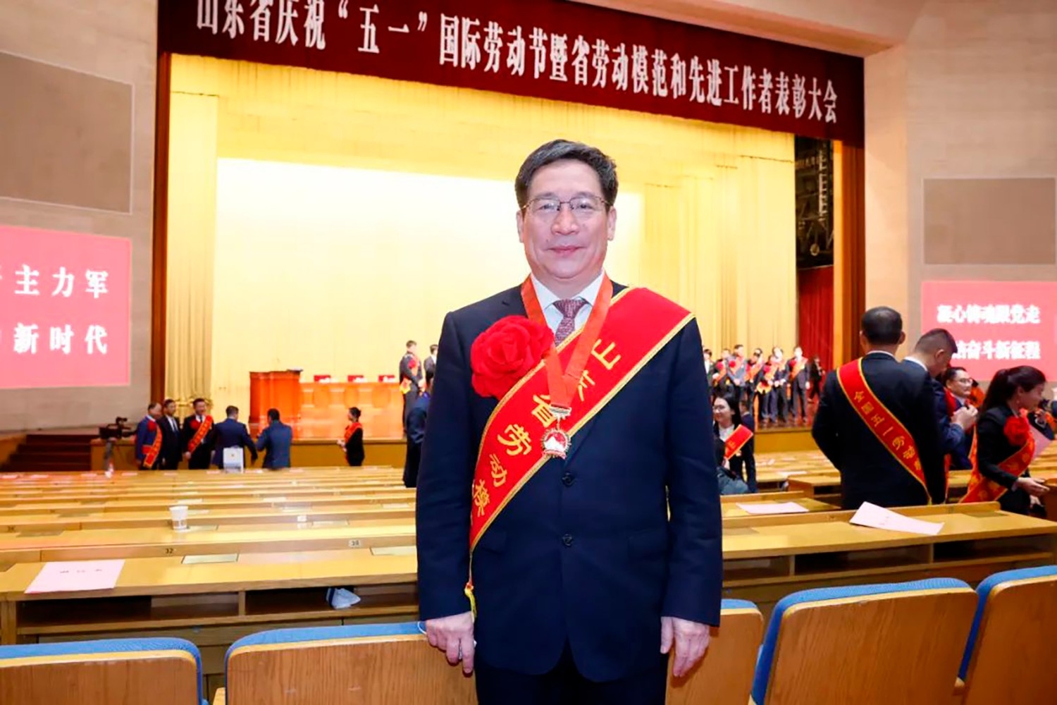 喜報！李永勝董事長被授予“山東省勞動模范”稱號 受省委、省政府表彰 (5)